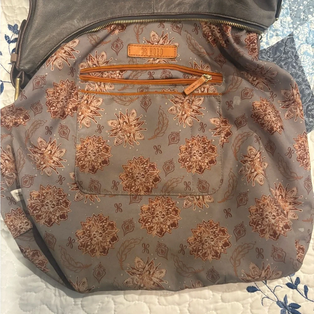 Hobo Purse - Picture 4 of 11